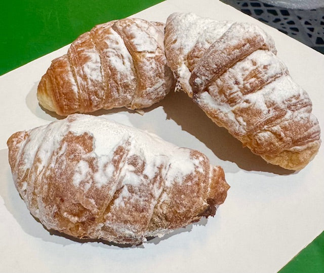 Croissant Relleno Interior de Chocolate Cubierto de Azúcar Glass | Formato Bandeja 2KG